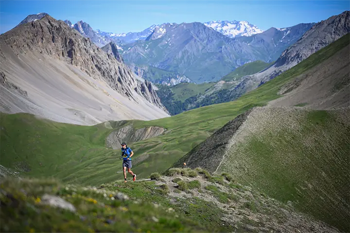 Plan d’entraînement trail : D+, VMA, seuil, descente technique